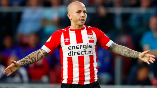 Qui est Angelino, le latéral gauche espagnol révélé au PSV et en passe de rejoindre Manchester City ?