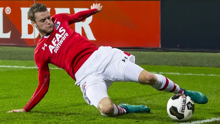 Qui est Thomas Ouwejan, le latéral gauche de l’AZ Alkmaar ? (stats et tactique)